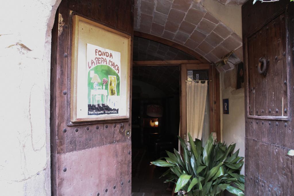 Fonda La Pepa Maca Hotel Monells Exterior foto