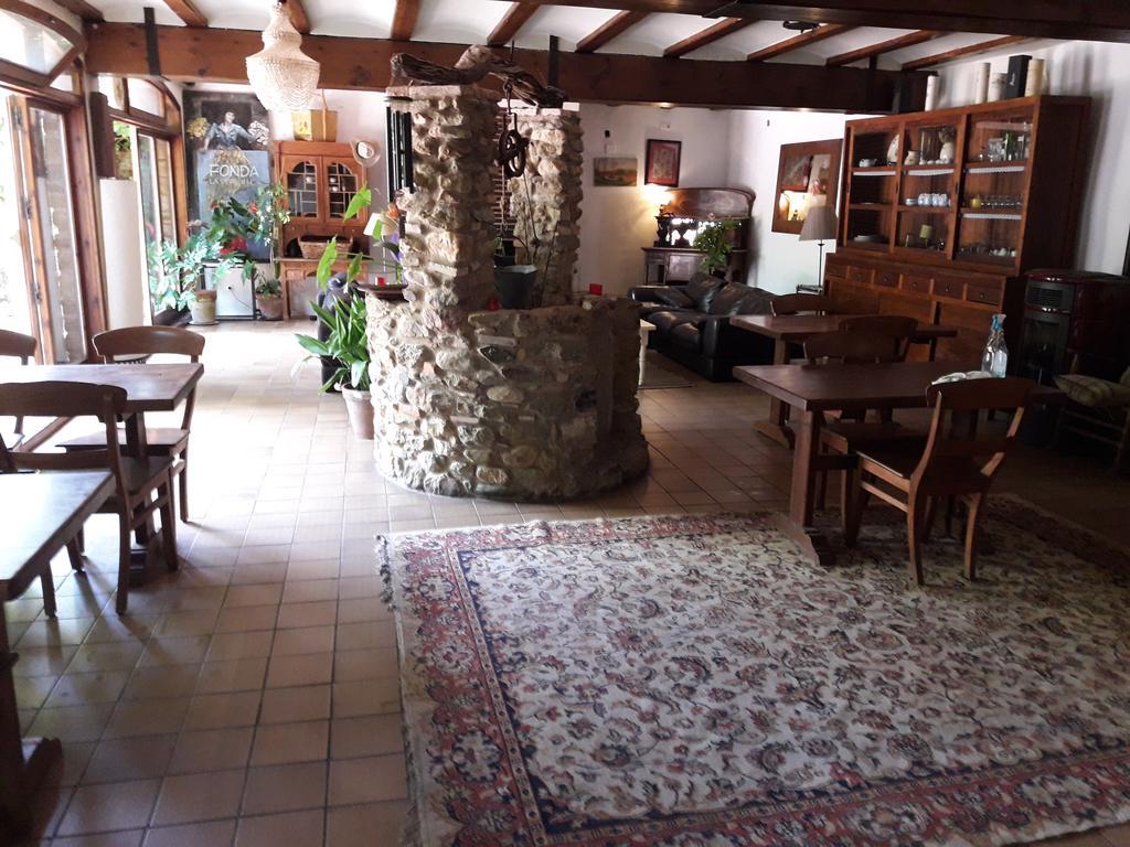 Fonda La Pepa Maca Hotel Monells Exterior foto